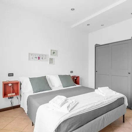 -free Pool And Parking- Garda House Apartment